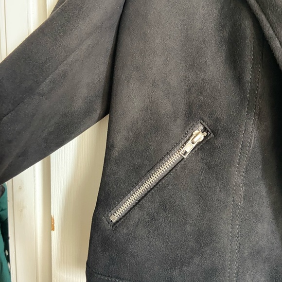 Simple Black Blazer - Picture 2 of 4